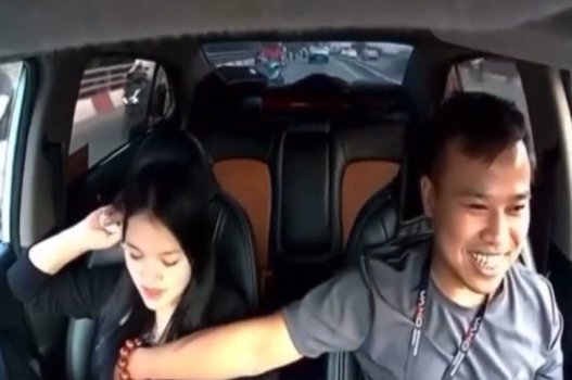 Foda -se com seus seios grandes para serem felizes