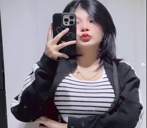 Belas irmãs com borboletas lisas, masturbando