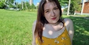 Linda garota, lasciva, sucção hábil