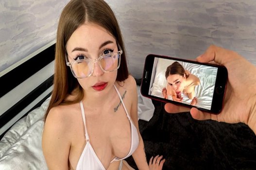A mãe e o padrasto e o padrasto do padrasto estavam com raiva e fizeram sexo em segredo